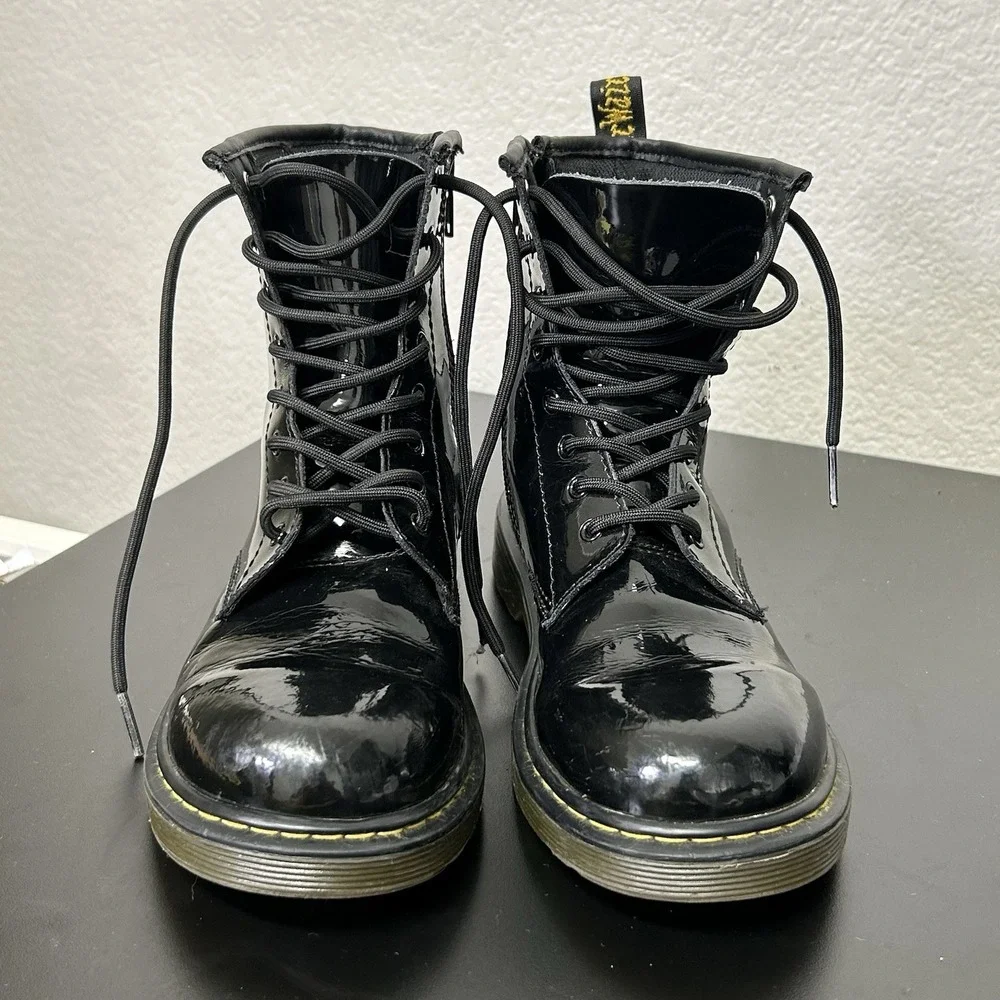Dr. Martens Delaney Black Patent Leather Boots - Junior/Women's 6 (USL) Men's 5‎
